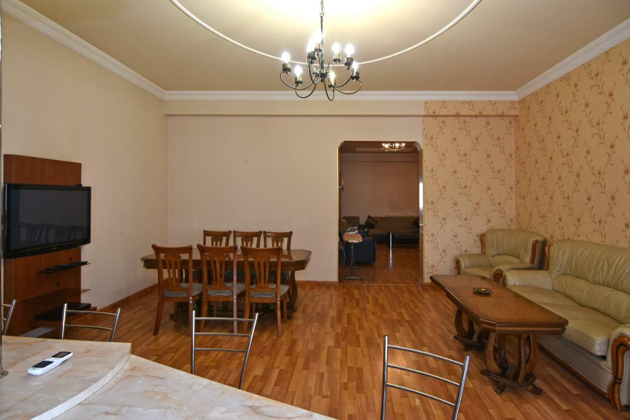 Freedom Apartments On Yekmalyan Str Erévan Extérieur photo