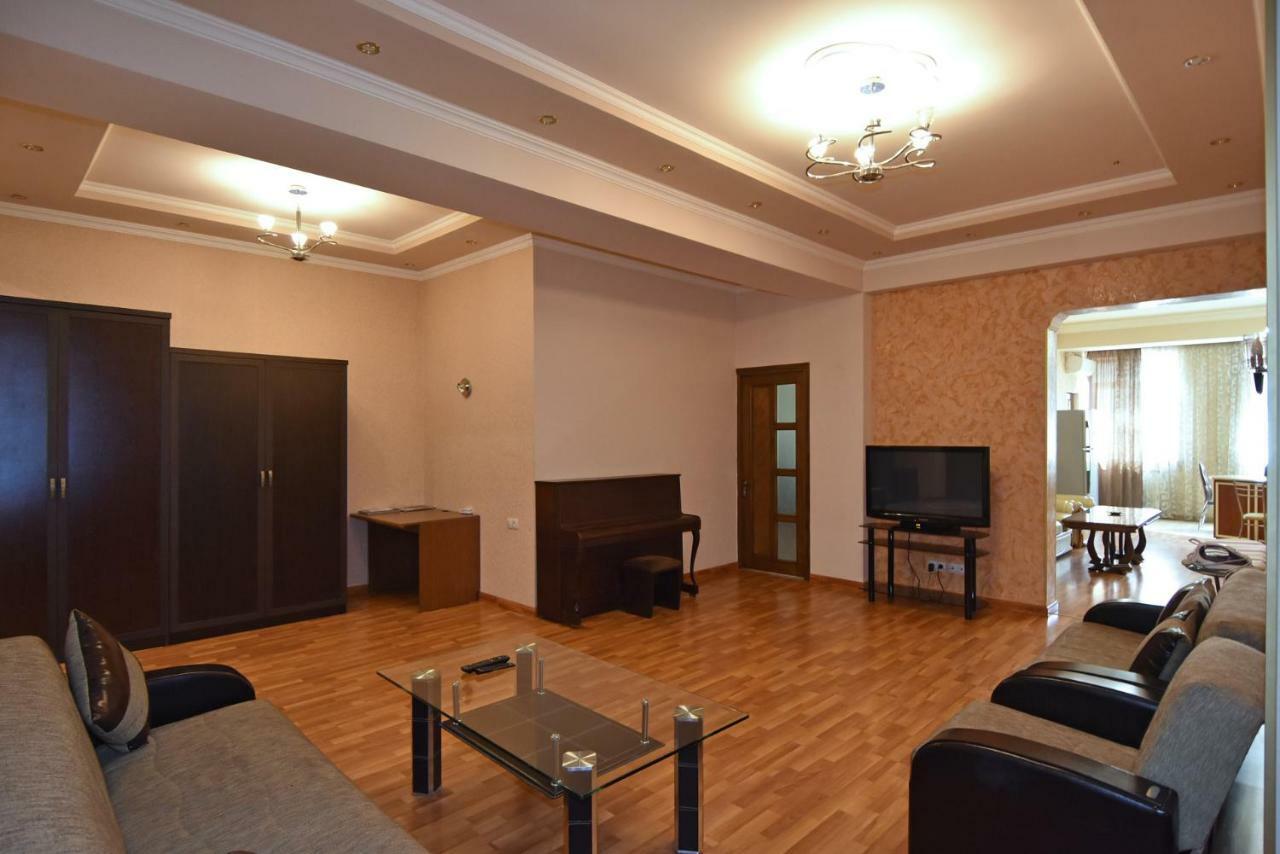 Freedom Apartments On Yekmalyan Str Erévan Extérieur photo